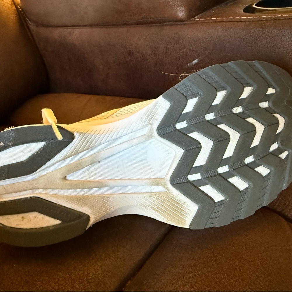 Women’s Saucony Shoes - Picture 4 of 6